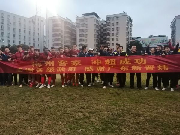 之前五人一起合作的演唱会，就已引发热潮，但一直未能有机会在大银幕上重聚，幸好有;组局人曾志伟牵线搭桥